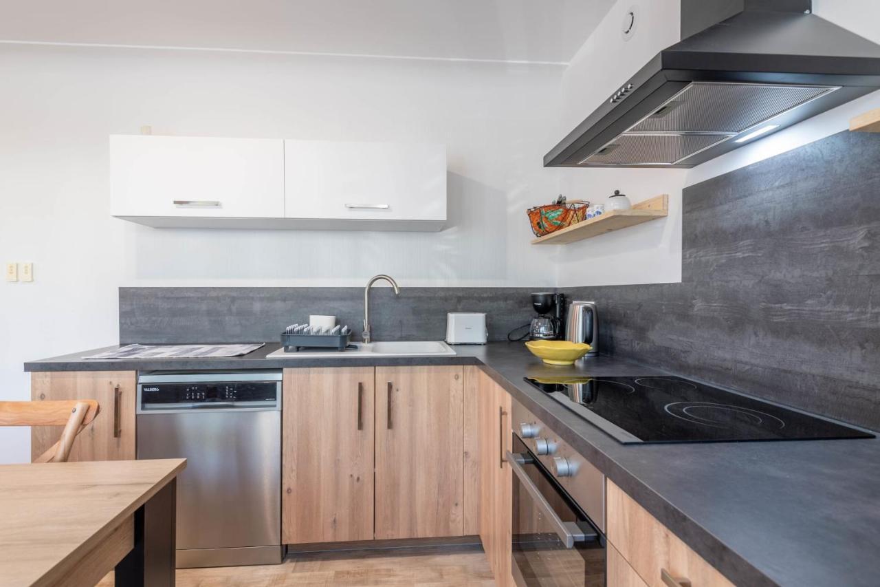 Ideally Located Furnished Townhouse With 3 Bedrooms Parking & Garden Annecy Exterior photo