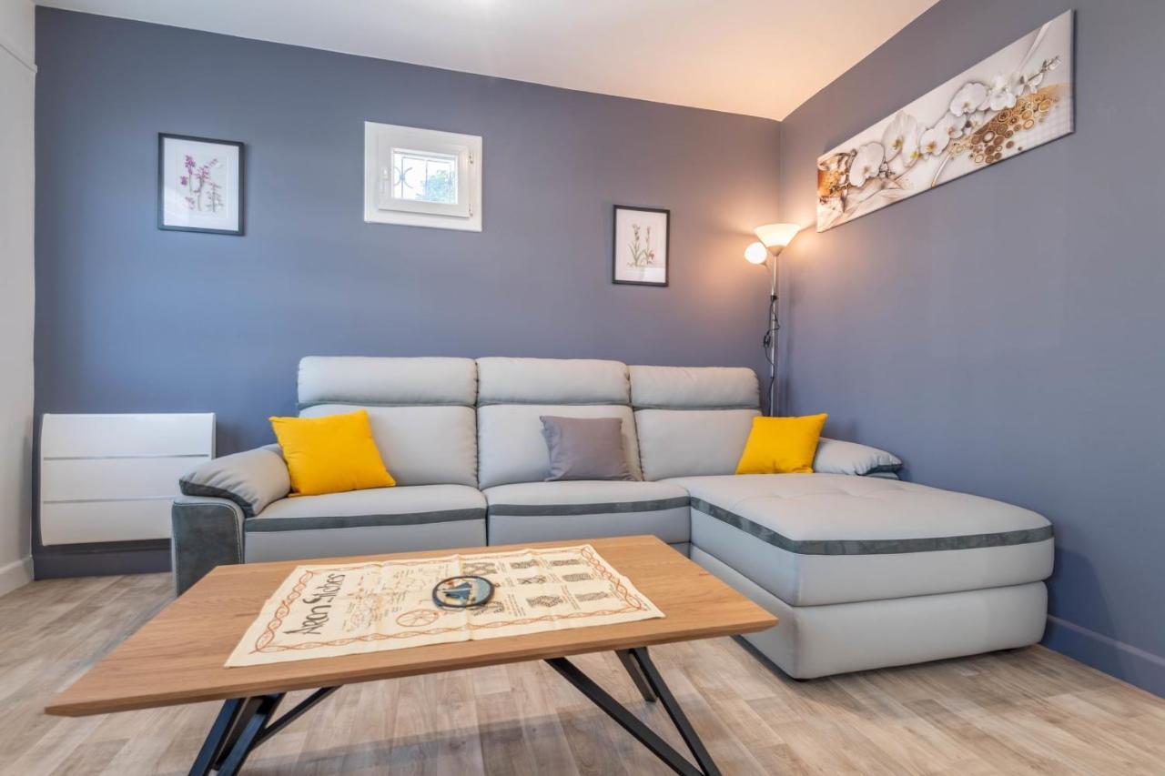 Ideally Located Furnished Townhouse With 3 Bedrooms Parking & Garden Annecy Exterior photo